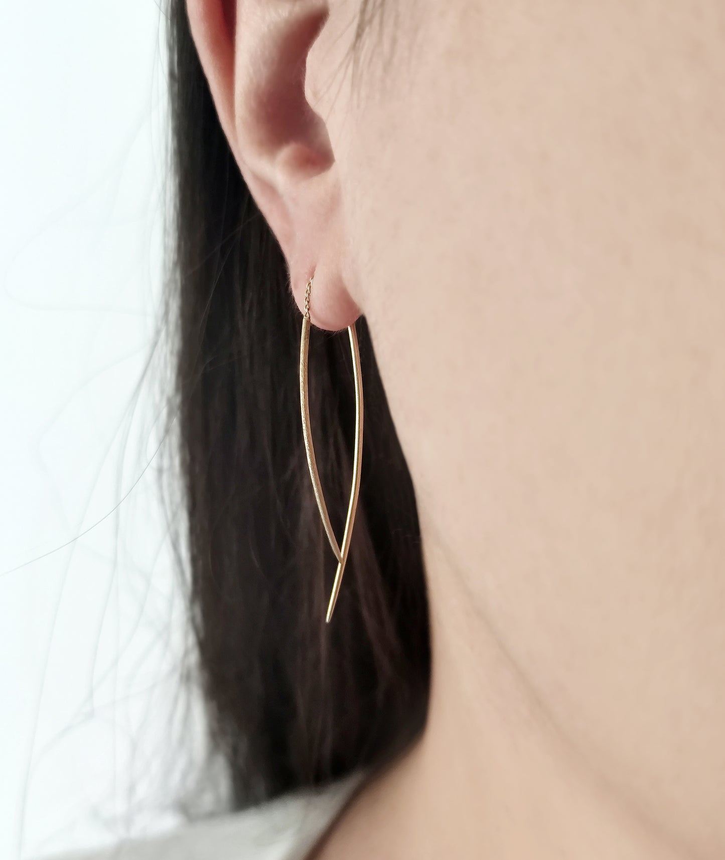 Solid Gold Curved Bar Swing Threader Earrings