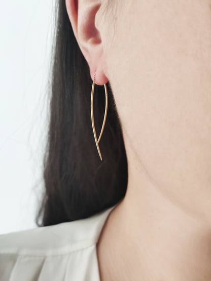 Solid Gold Curved Bar Swing Threader Earrings