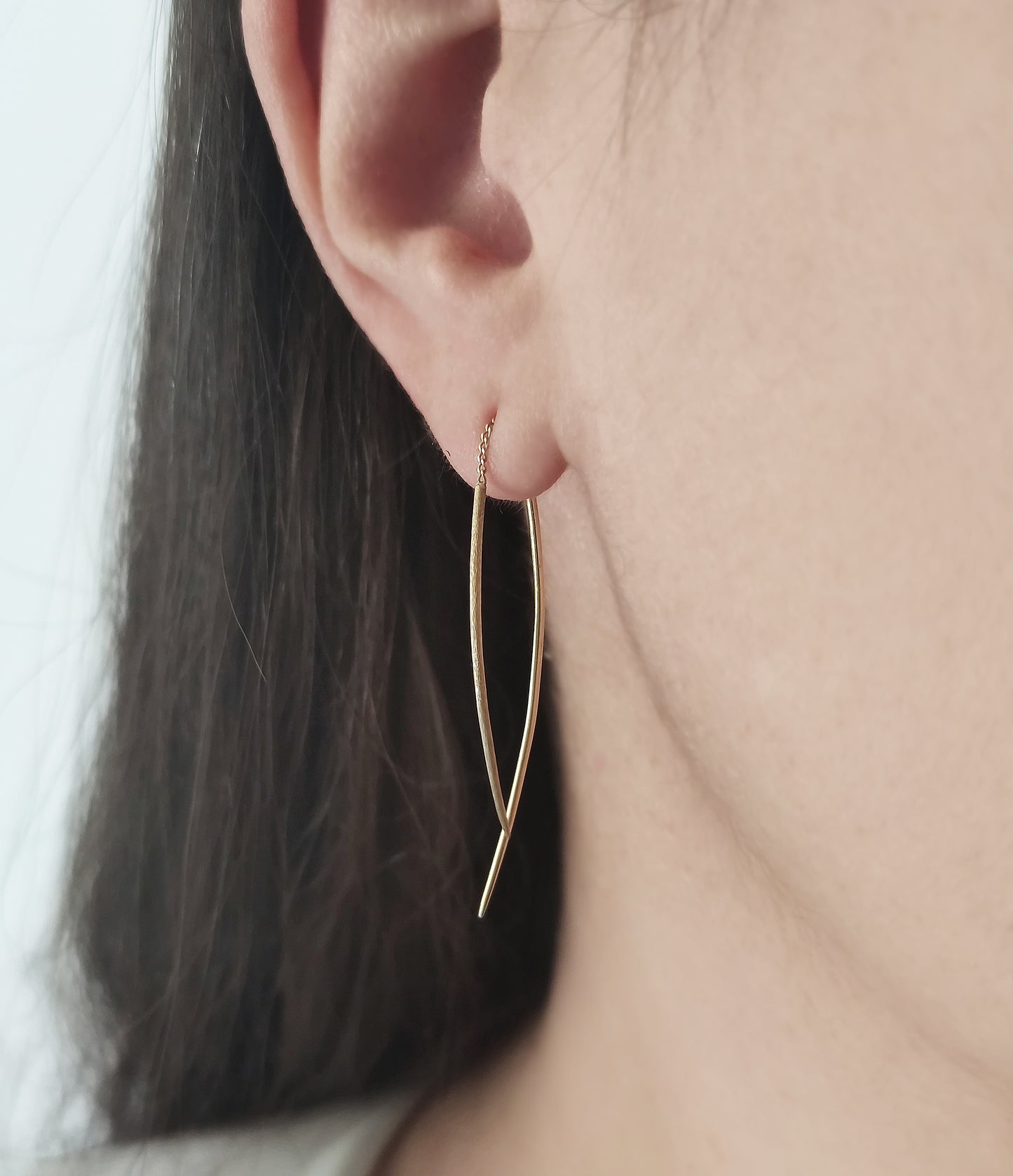 Solid Gold Curved Bar Swing Threader Earrings