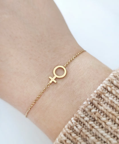 Venus Female Symbol Charm Bracelet in Solid Gold