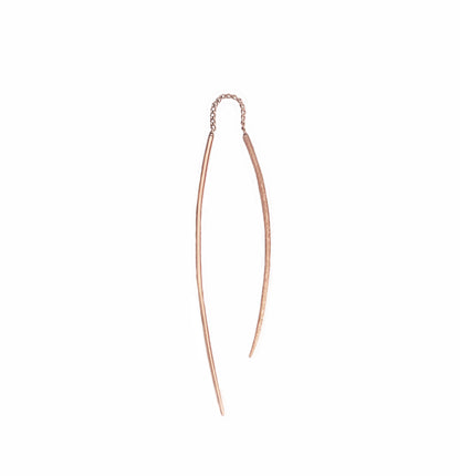 solid rose gold single swing threader earring with one matte curved bar and one longer polished curved bar 